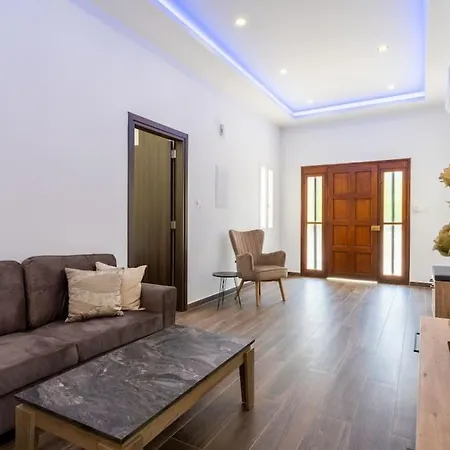 Apartmán Aura 2-bedroom In *